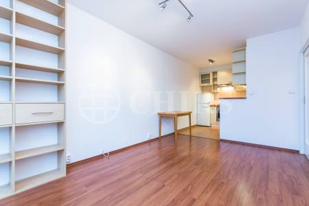 Pronájem bytu 2+kk s lodžií, OV, 40m2, ul. Bítovská 1212/10, Praha 4 - Michle