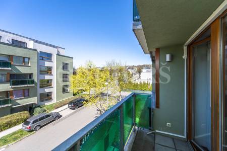 Pronájem bytu 3+kk s balkonem, lodžií a dvěma garážovými stáními, OV, 86 m², ul. Vacínovská 831/6, Praha 5 – Jinonice