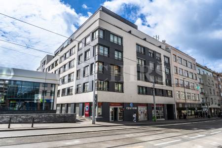 Prodej bytu 3+kk/L, sklep, garáž, OV, cca 100m2 vč. lodžie a sklepa, ul. Sokolovská 1019/312a, P-9