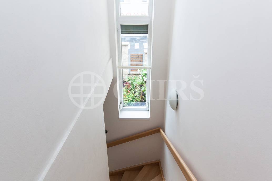 Prodej řadového rodinného domu 4+kk/B/G/Z, OV, ul. Dělená 981/30, Praha 5 - Řeporyje 