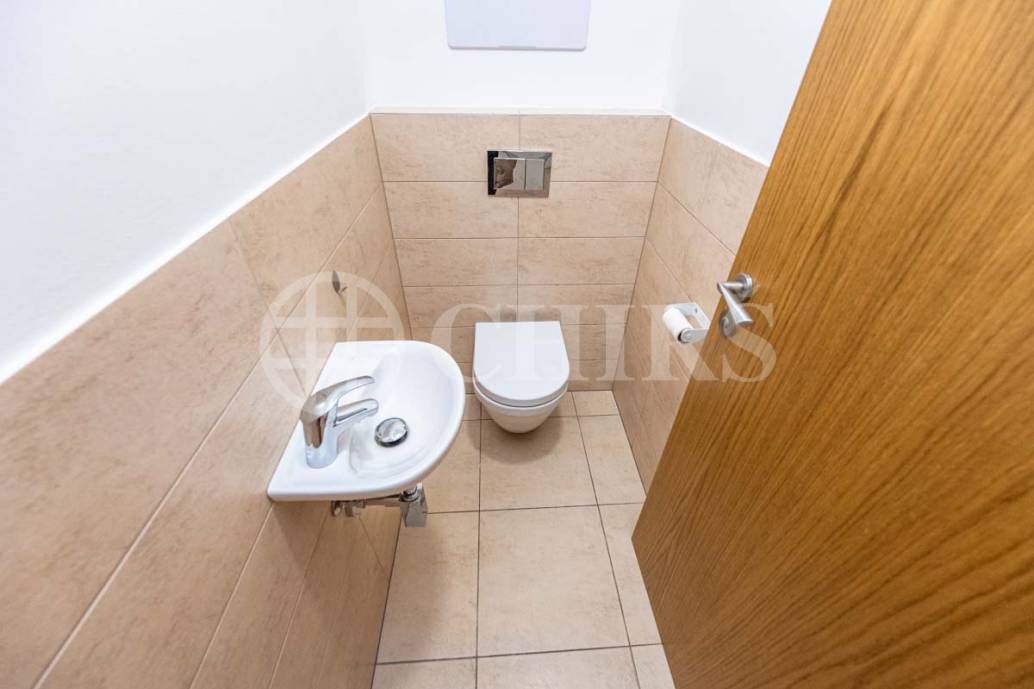 Prodej bytu 2+kk s balkonem, sklepem a garážovým stáním, OV, 68m2, ul Kakosova 1190/6, Praha 13 - Řeporyje