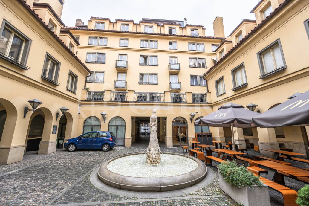 Pronájem  bytu 2+kk s balkonem, 53m2, ul. Mostecká, Praha 1- Malá Strana