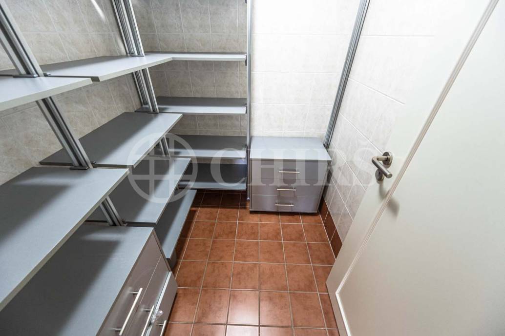 Prodej bytu 4+1 s balkonem, lodžií, sklepem a garážovými stáními, OV, 172m2, ul. Klausova 1361/13a, Praha 5 - Stodůlky