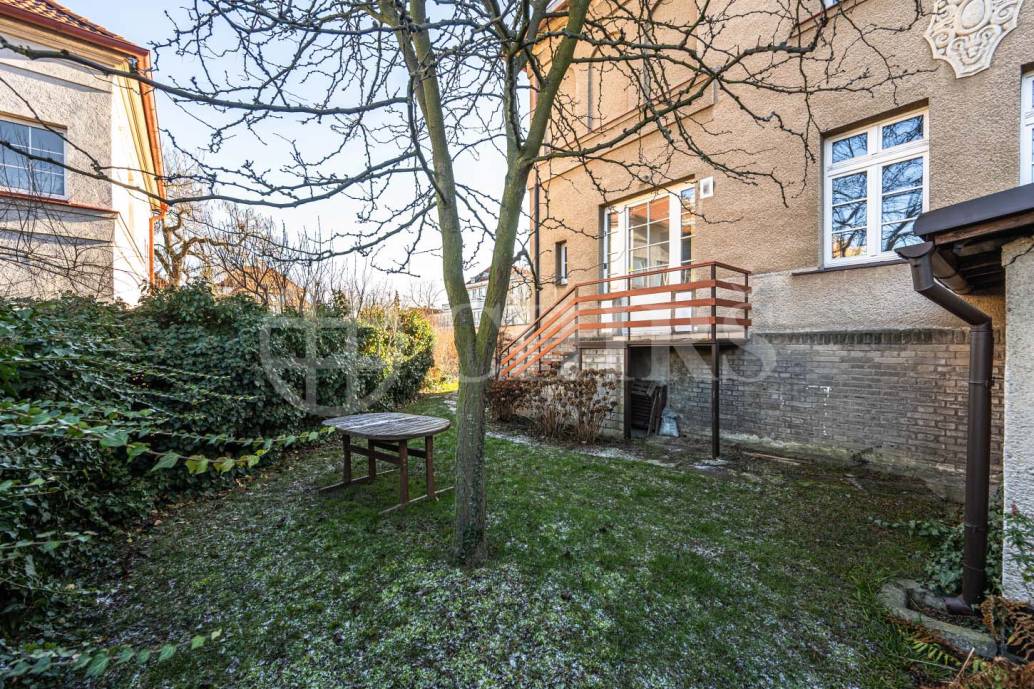 Pronájem RD 5+1 se zahradou, OV, ul. Na Ořechovce 201/20, Praha 6 - Střešovice