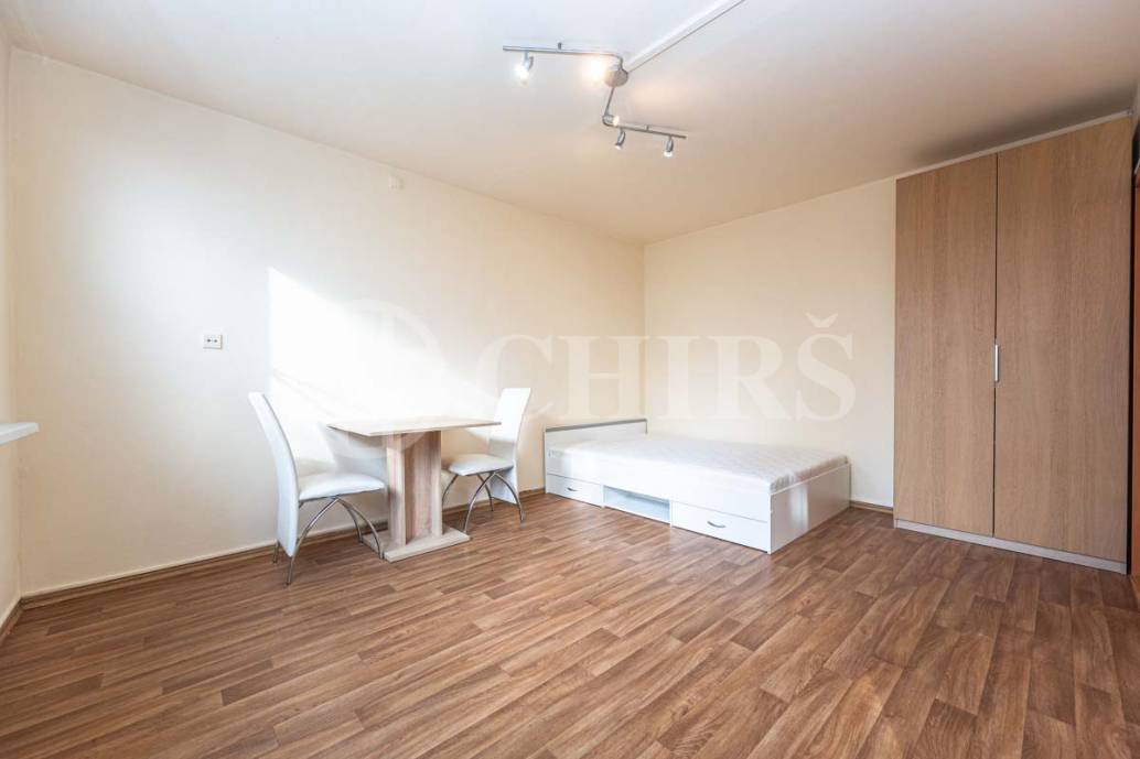 Pronájem bytu 1+kk, OV, 26m2, ul. Ústecká 3046, Kladno - Kročehlavy