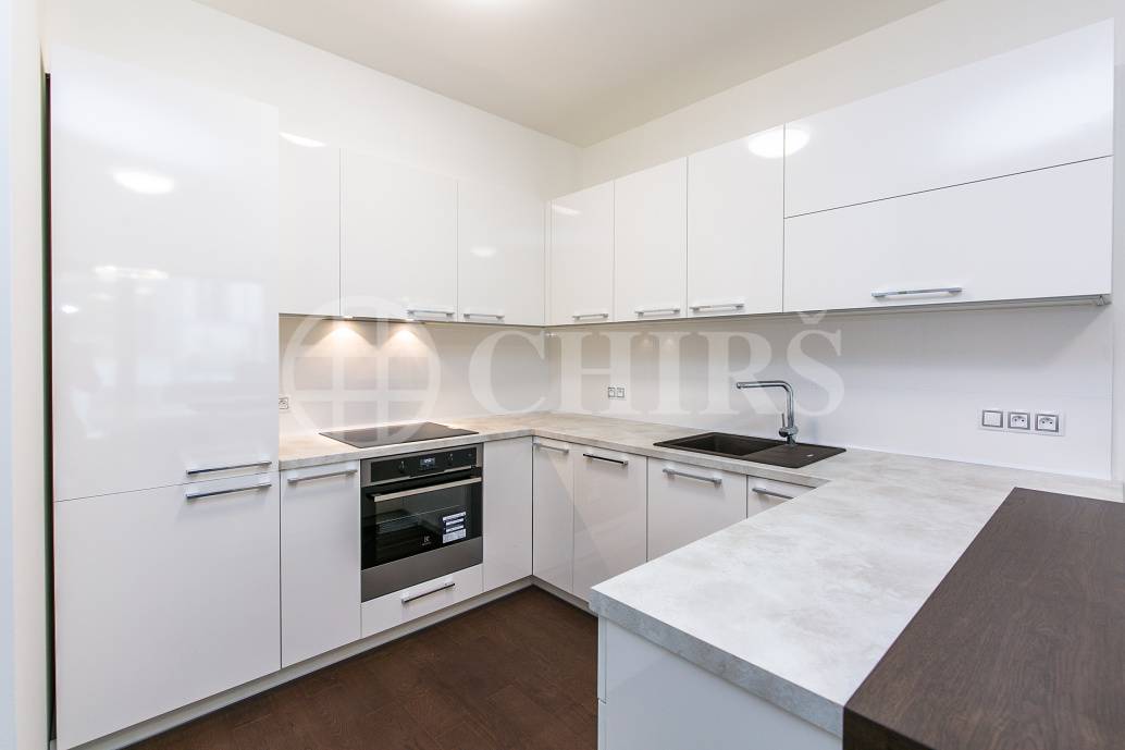 Pronájem bytu 2+kk s lodžií a garážovým stáním, OV, 66m2, ul. U Nikolajky 3325/34, Praha 5 - Smíchov