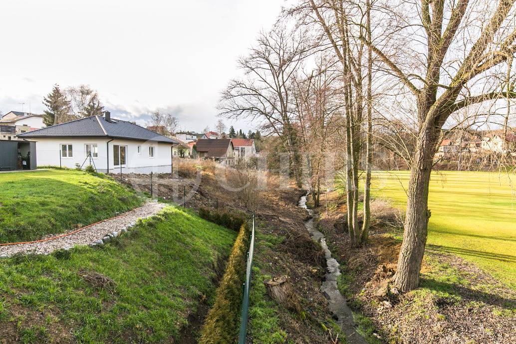 Prodej rodinného domu 4+kk, OV, 100m2, ul. Luční, Vodochody, Praha-východ