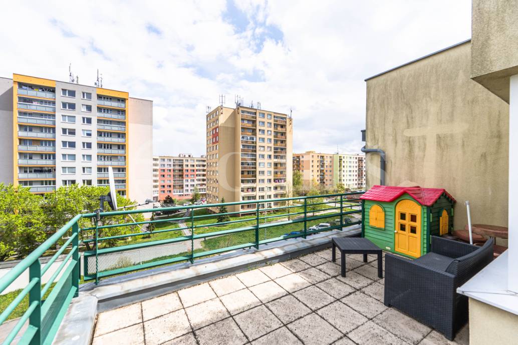 Pronájem bytu 4+kk, 111,2 m² s velkou terasou, lodžií a garáží, ul. Voskovcova 1130/26, Praha 5 - Barrandov
