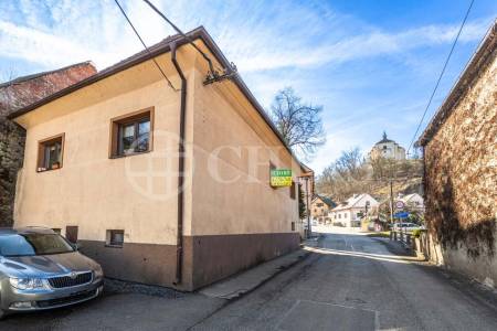 Prodej rodinného domu 6+kk s garáží a klubovnou, ul. Stradonická 28, obec Nižbor, okres Beroun
