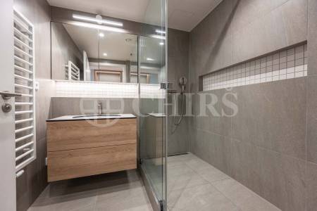 Pronájem bytu 2+kk s balkonem a garážovým stáním, OV, 67m2, ul. Mukařovského 3121/4, Praha 5 - Luka