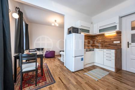 Pronájem zařízeného bytu 3+1, 80 m2, Kutnauerovo náměstí 681/2, Praha 6 - Břevnov