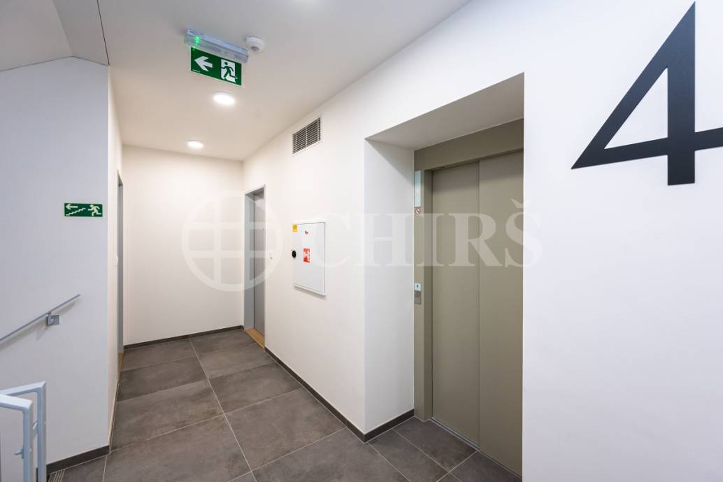 Pronájem bytu 2+kk/T + garážové stání, OV, 60m2 + 5m2 terasa, ul. Ocelářská 2625/17, P-9 Libeň Pronájem bytu 2+kk/T + garážové stání, OV, 60m2 + 5m2 terasa, ul. Ocelářská 2625/17, P-9 Libeň