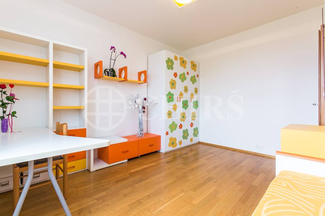 Prodej bytu 4+kk s balkonem a 2x garážovým stáním, OV, 113m2, ul. Za Zámečkem 746/5a, Praha 5 - Jinonice