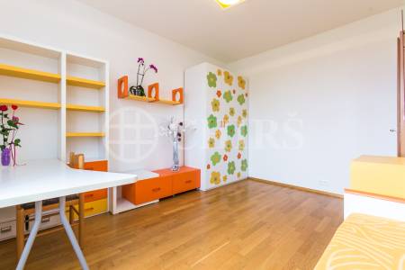 Prodej bytu 4+kk s balkonem a 2x garážovým stáním, OV, 113m2, ul. Za Zámečkem 746/5a, Praha 5 - Jinonice