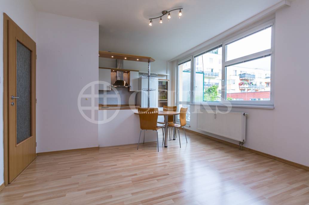 Pronájem bytu 1+kk,OV, 36m2, ul. Voskovcova 1130/32, P-5 Barrandov