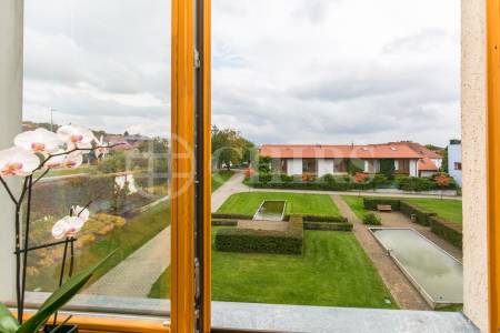 Prodej bytu 4+kk s balkonem a 2x garážovým stáním, OV, 113m2, ul. Za Zámečkem 746/5a, Praha 5 - Jinonice