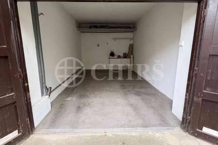 Pronájem garáže, DV, 16,2 m2, ul. U Klimentky 2703/1, Praha 5 - Smíchov Pronájem garáže, DV, 16,2 m2, ul. U Klimentky 2703/1, Praha 5 - Smíchov