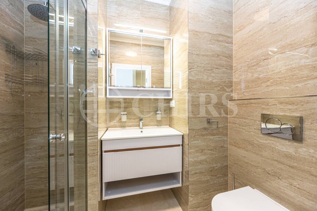 Pronájem  bytu 2+kk s balkonem, 53m2, ul. Mostecká, Praha 1- Malá Strana