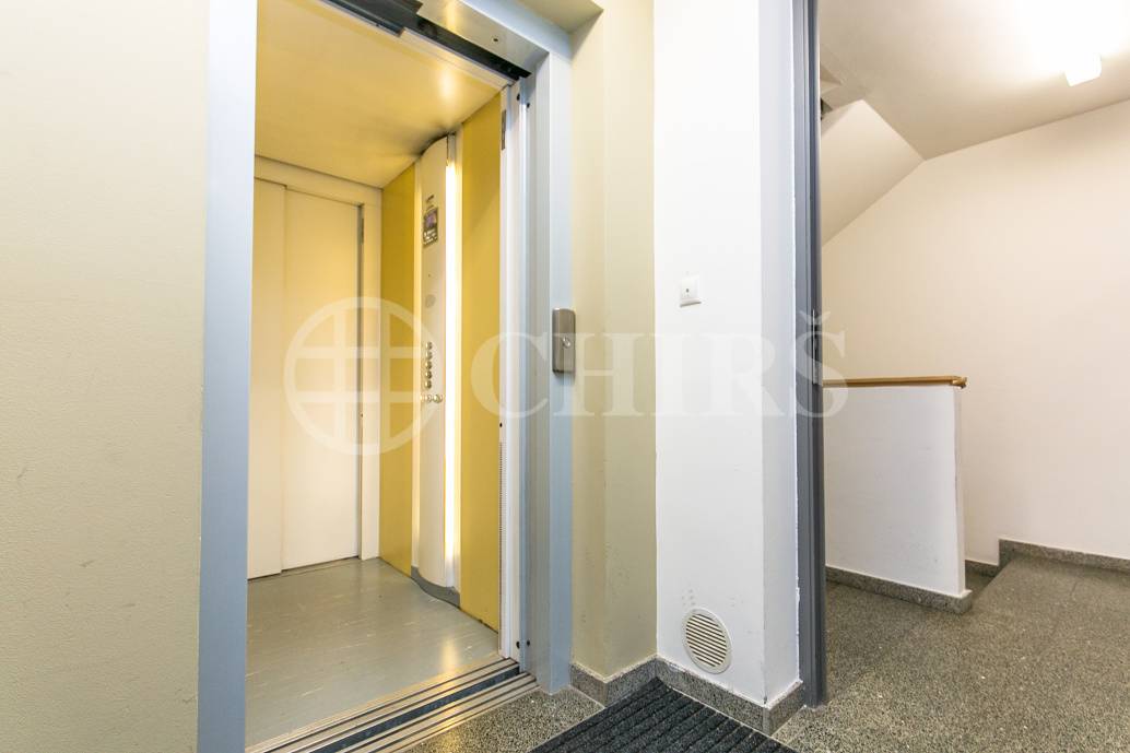 Prodej bytu 2+kk/T/předzahrádka/GS, OV, 61m2, ul. Na Návsi 525/6, Praha 10 - Dolní Měcholupy