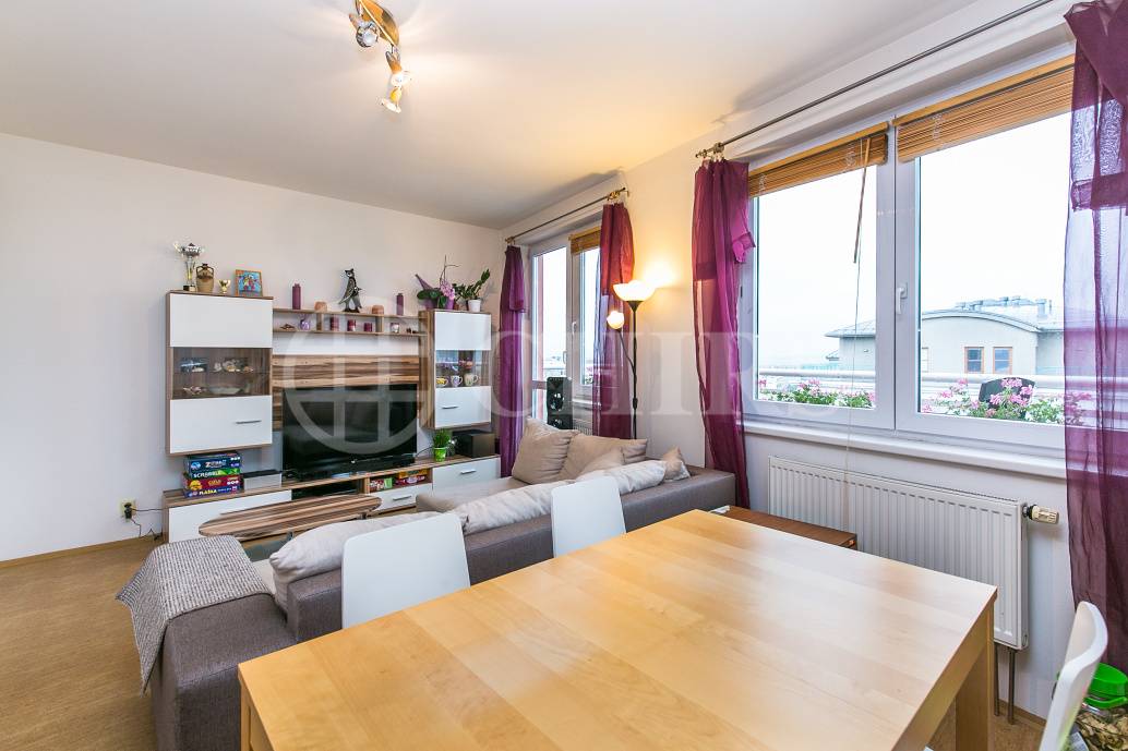 Pronájem bytu 2+kk s balkonem, OV, 47m2, ul. Kodymova 2539/8, Praha 5 - Stodůlky
