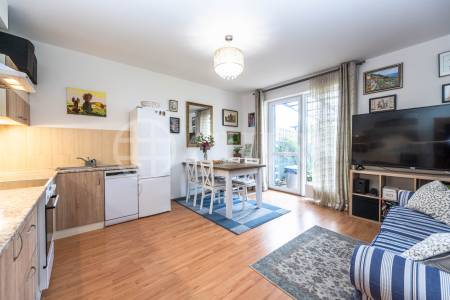 Prodej bytu 3+kk s terasou, zahradou 315m2 a dvěma parkovacími stáními , OV, 60 m2, ul. Příhodova, Chýně