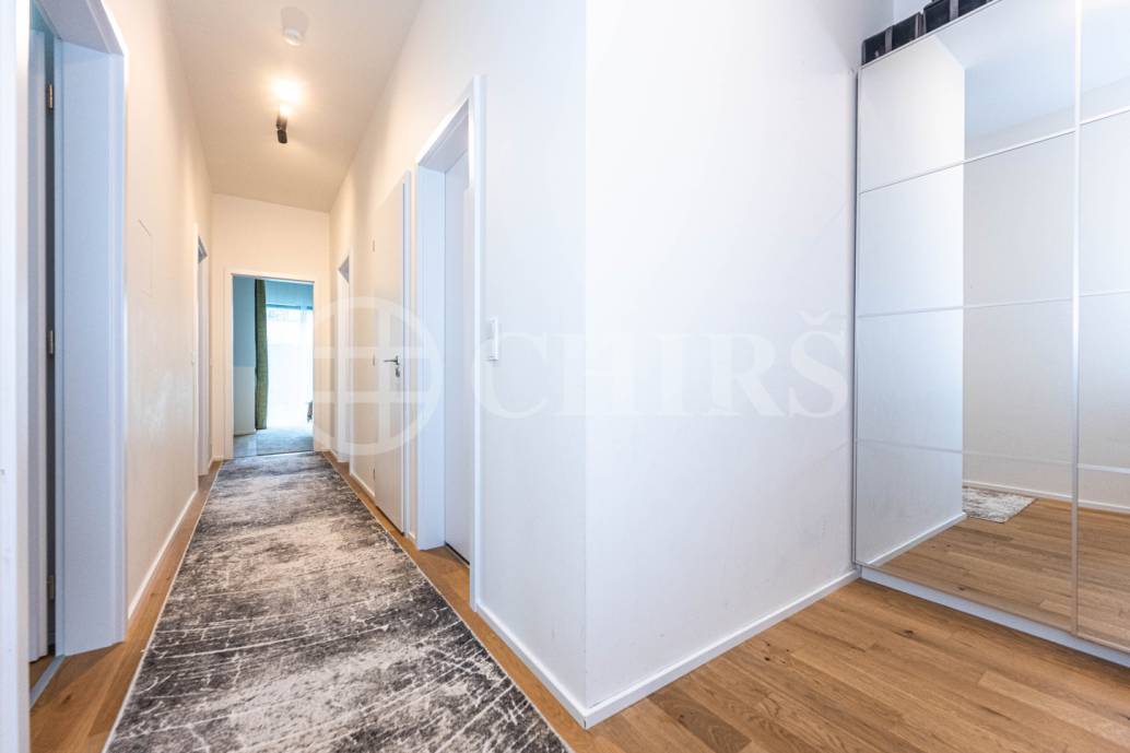 Pronájem bytu 3+kk, 77m² s předzahrádkou, sklepem a garážovým stáním, OV, ul. Bělohlávkova 3158/6, Praha 5 - Stodůlky