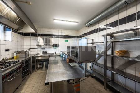 Pronájem restaurace, OV, 140m2, ul. Husovo nám., Hostivice