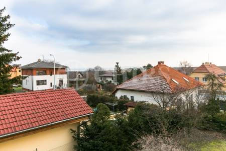 Pronájem rodinného domu 4+1, OV, 230m2, ul. K Rozvodně 1046/1, Praha - Slivenec