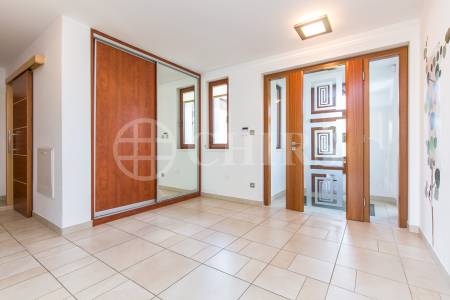 Prodej rodinného domu 6+1, 360 m2 s terasou,  zahradou, bazénem a garážovým stáním, Trnová 179, Trnová u Jíloviště 