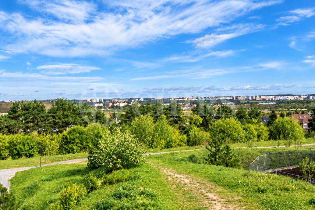 Prodej bytu 4+kk se dvěma balkony, sklepy a garážovými stáními, DV 128 m2, ul. Honzíkova, Praha 10 - Štěrboholy