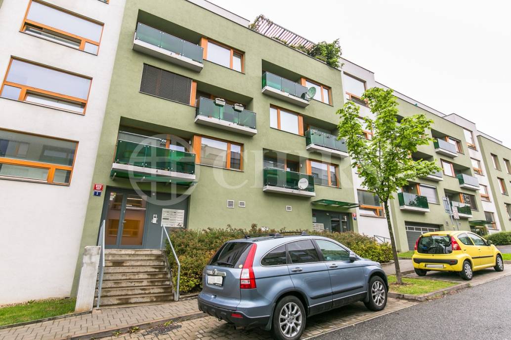 Pronájem bytu 3+kk s terasou a předzahrádkou, OV, 85m², Břežánecká 832/3, Praha 5 - Jinonice