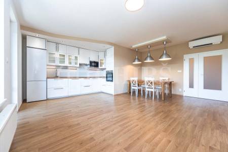 Prodej bytu 3+kk s dvěma balkony, OV, 83m2, ul. Hevlínská 495/3, Praha 5 - Zličín