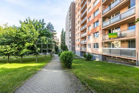Prodej bytu 3+1 s lodžií a sklepem, OV, 71m2,ul. Ciolkovského 861/14, Praha 6 - Ruzyně