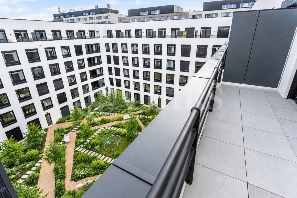 Prodej bytu 3+kk se dvěma terasami, sklepy a garážovými stáními, OV, 83 m2, ul. Hartigova, Praha 3 - Žižkov