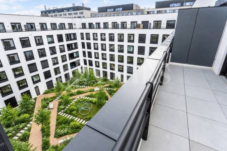 Prodej bytu 3+kk se dvěma terasami, sklepy a garážovými stáními, OV, 83 m2, ul. Hartigova, Praha 3 - Žižkov