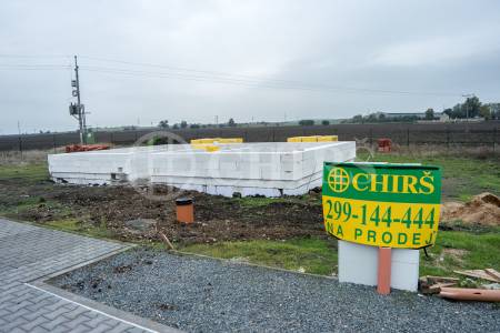 Prodej rozestavěného RD 5+kk, 130 m2, pozemek 982 m2, obec Veliká Ves u Prahy