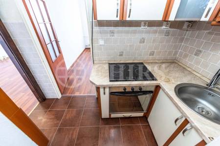 Prodej bytu 2+kk se sklepem, OV, 46m2, ul. Ciolkovského 849/5, Praha 6 - Ruzyně