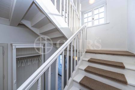 Pronájem RD 5+1 se zahradou, OV, ul. Na Ořechovce 201/20, Praha 6 - Střešovice