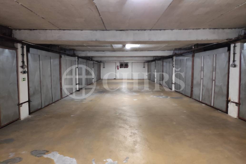 Prodej uzamykatelné garáže, OV, 15m2. Hviezdoslavova 2250, Praha 4, Chodov.