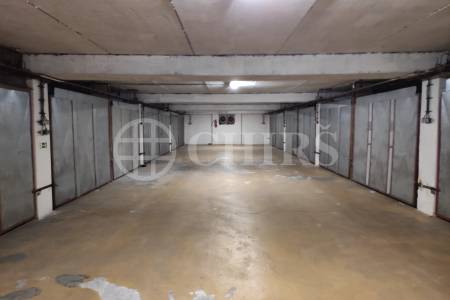 Prodej uzamykatelné garáže, OV, 15m2. Hviezdoslavova 2250, Praha 4, Chodov.