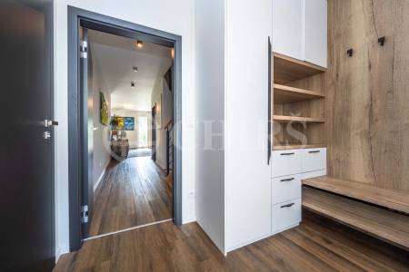 Prodej rodinného domu 4+kk, 119 m2, se zahradou a garáží, ul. Emy Destinové 519, Jinočany