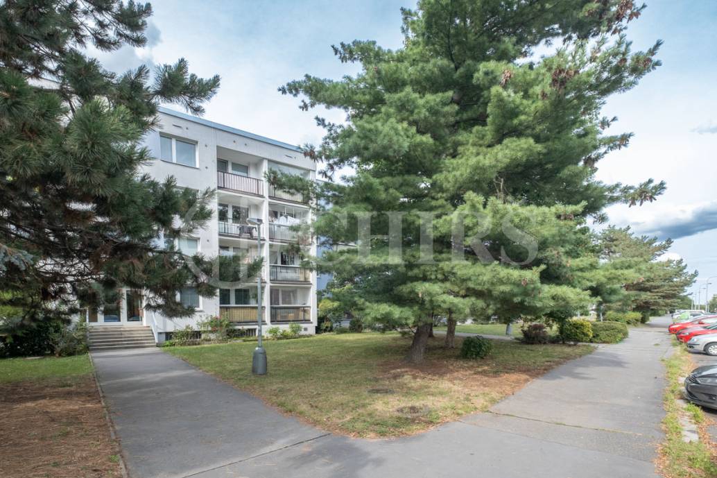 Prodej bytu 4+1, 75 m², OV, se sklepem, ul.Hviezdoslavova 501/9, Praha 11- Haje Prodej bytu 4+1, 75 m², OV, se sklepem, ul.Hviezdoslavova 501/9, Praha 11- Haje