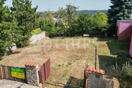 Prodej stavebního pozemku s projektem a stavebním povolením, 588m2, ul. Na Hvížďalce 1033/25, Praha 5 - Stodůlky