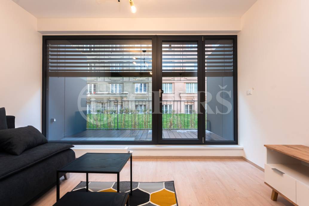 Pronájem bytu 1+kk/T + garážové stání, OV, 37m2 + 8m2 terasa, ul. Ocelářská 2625/17, P-9 Libeň Pronájem bytu 1+kk/T + garážové stání, OV, 37m2 + 8m2 terasa, ul. Ocelářská 2625/17, P-9 Libeň