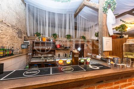 Pronájm multifunkčního  prostoru, OV, 210 m2,ul. Husovo náměstí 10, Hostivice, Středočeský kraj 