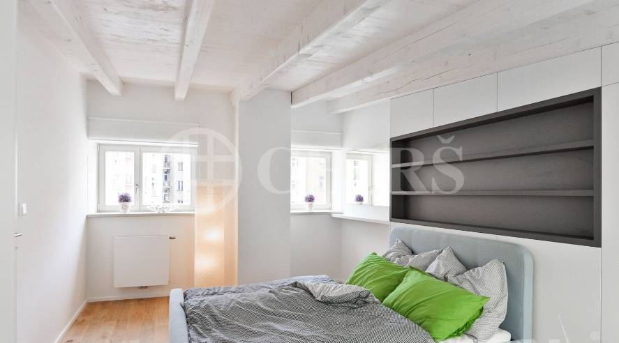Prodej mezonet. ateliéru 2+kk, s předzahrádkou, 88,5m2, ul. Orelská, P-10 Vršovice