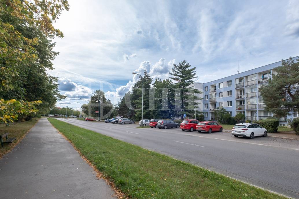 Prodej bytu 4+1, 75 m², OV, se sklepem, ul.Hviezdoslavova 501/9, Praha 11- Haje Prodej bytu 4+1, 75 m², OV, se sklepem, ul.Hviezdoslavova 501/9, Praha 11- Haje