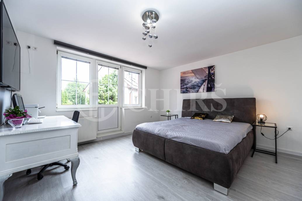 Prodej vícegeneračního rodinného domu s garáží, OV, U Cikánky 370/20, Stodůlky-Praha 5