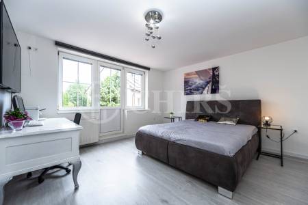 Prodej vícegeneračního rodinného domu s garáží, OV, U Cikánky 370/20, Stodůlky-Praha 5