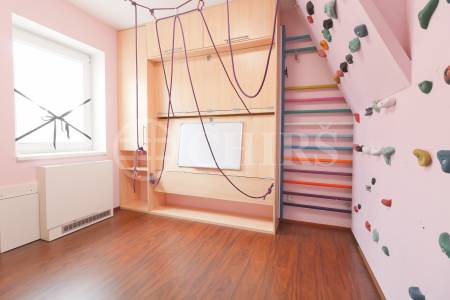 Prodej bytu 3+kk se zahradou, DV, 50m2 a 56m2 zahrada, ul. Ke Zvoničce 647/5, P-10 Kolovraty